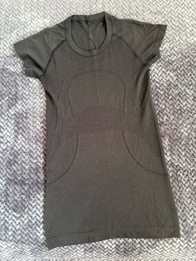 Lululemon swiftly tech short sleeve